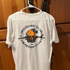 Short sleeved Quicksilver skull shirt